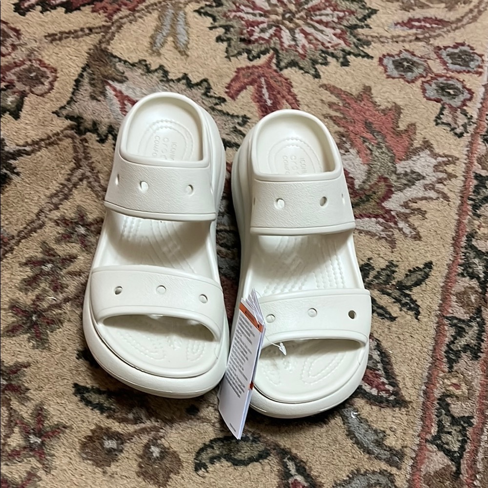 Women’s bone crocs crush sandals size 7